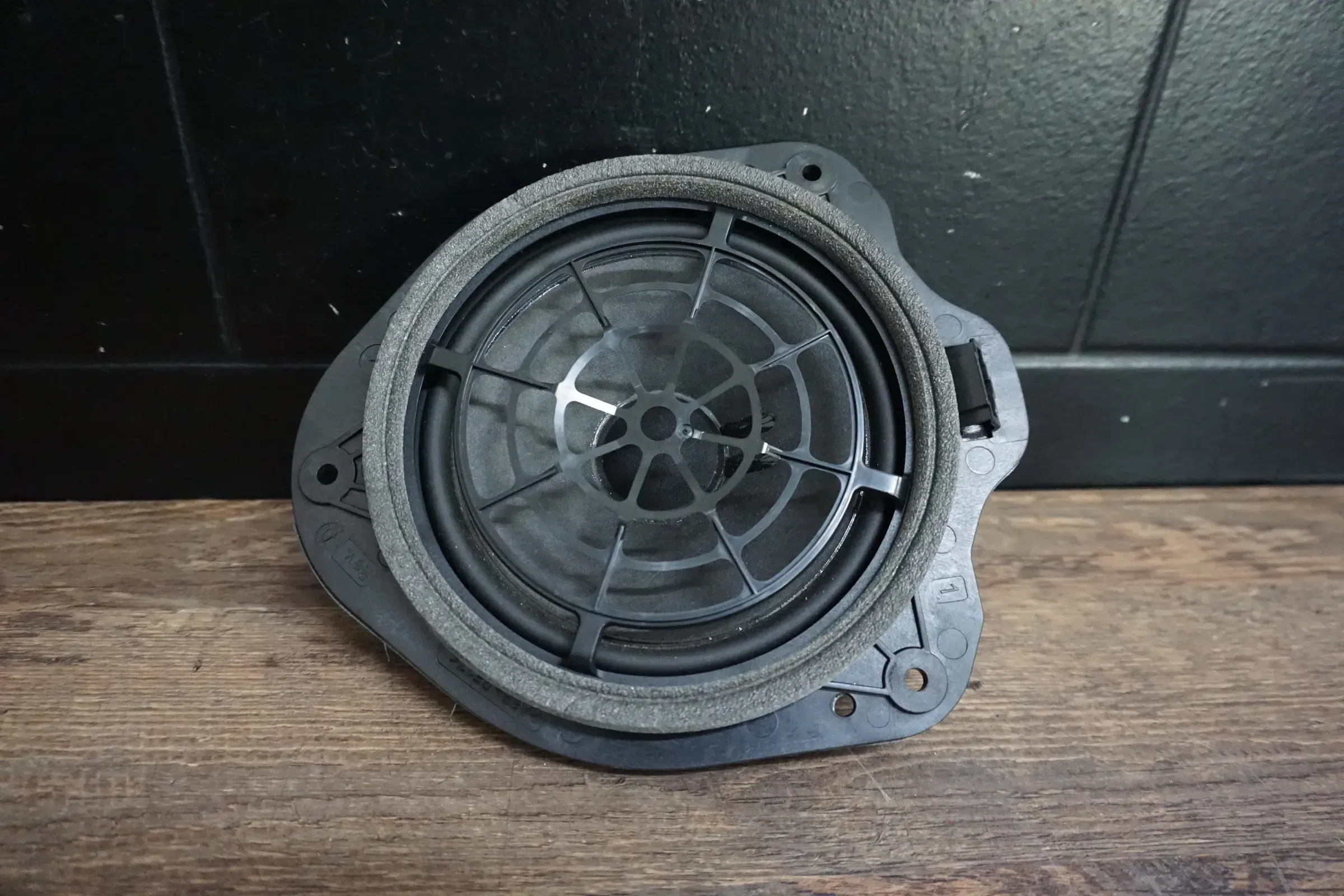 Audi TT 8S Coupe B&O Tieftonlautsprecher 8S0035411B Lautsprecher Tiefton hinten - Bild 1
