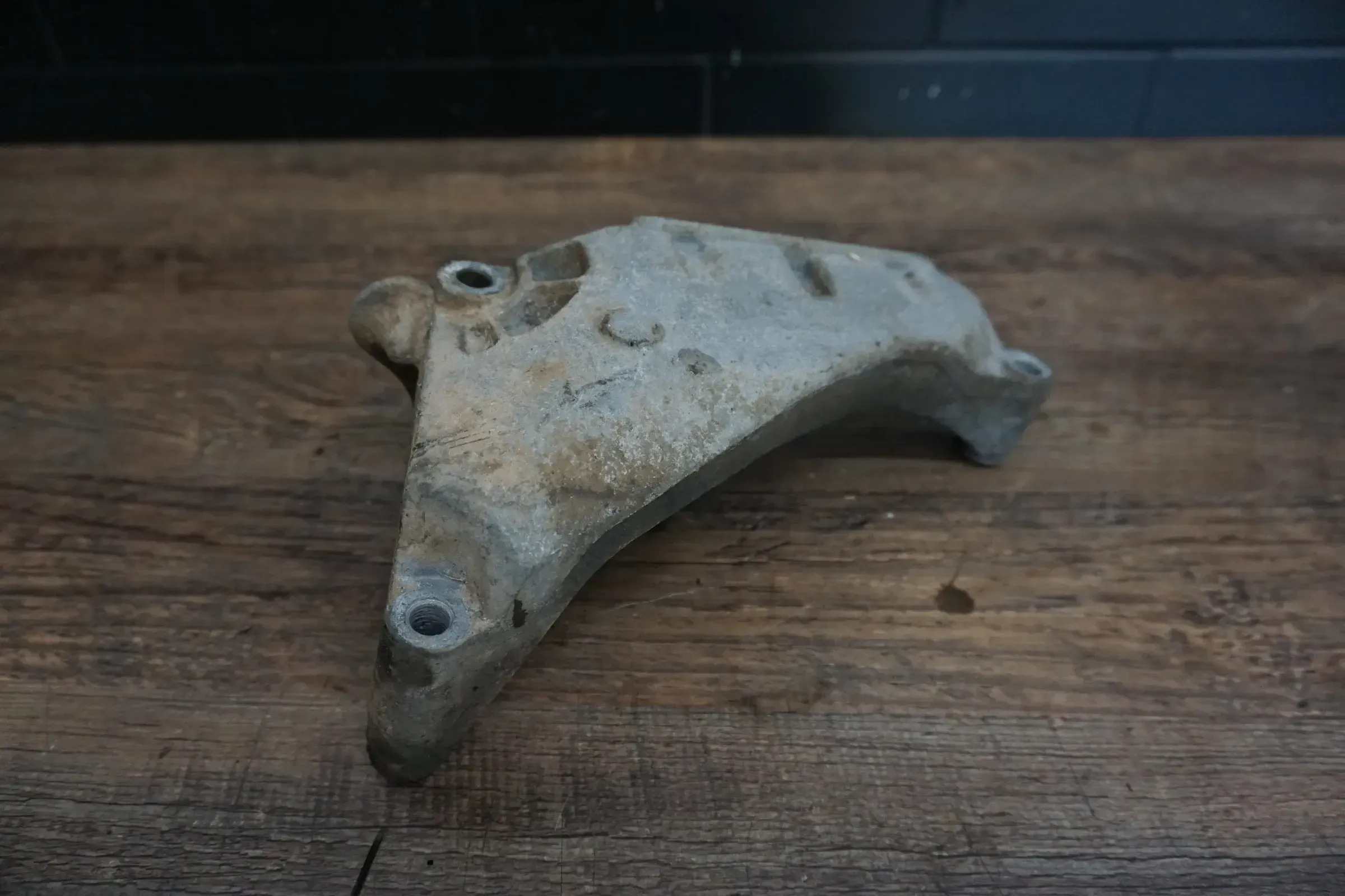Orig. VW Transporter T5 Stütze Konsole Motor vorne rechts Motorträger 03L199207B - Bild 1