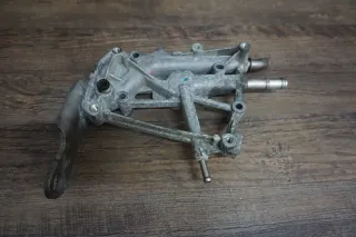 VW Bus T6 TDI AGR Halter für Kühler Abgasrückführungskühler 04L131425E - Bild 3