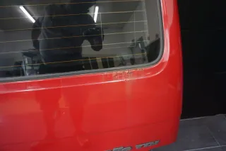 VW T4 Transporter Heckklappe Klappe hinten Kofferraumklappe rot Scheibe - Bild 9