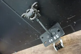 Reißverschluss Anschluss Hinten Rechts VW T5 Transporter 7H3827794B Schanier - Bild 3