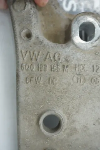 Original VW Polo 9N Motorhalter Halter Motor Rechts 6Q0199185M - Bild 3