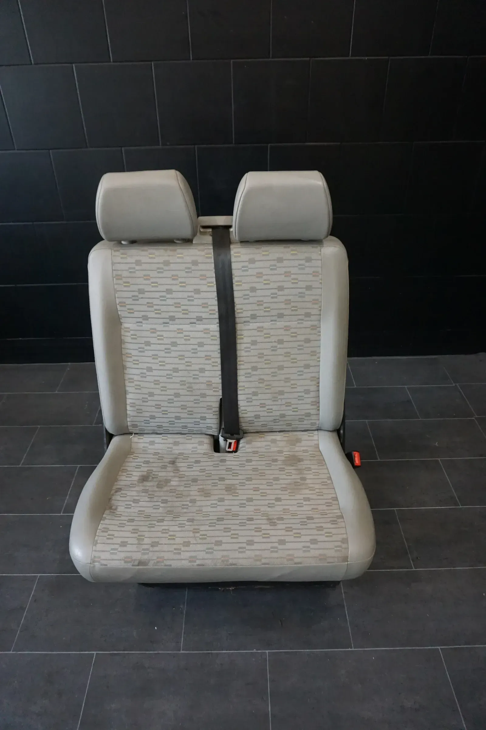 Sitzbank VW T5 T6 GP Facelift Bus Caravelle vorne rechts Stoff grau - Bild 1