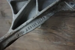 4E0199370AB Motorhalter Halter Stütze vorne rechts 6,0 W12 Audi A8 4E original - Bild 3
