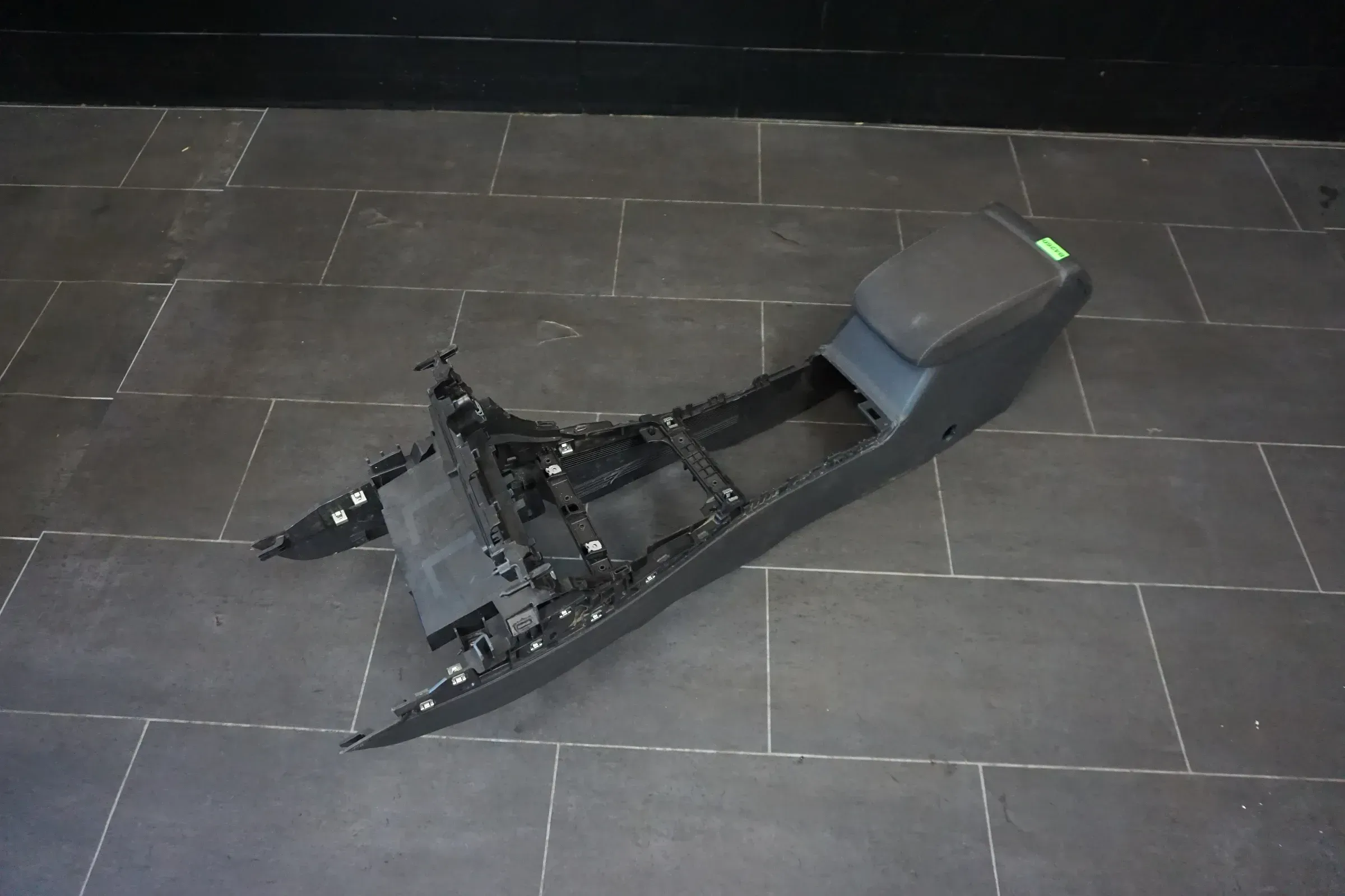 Mittelarmlehne VW Golf 7 Variant Armlehne schwarz Original Stoff - Bild 1