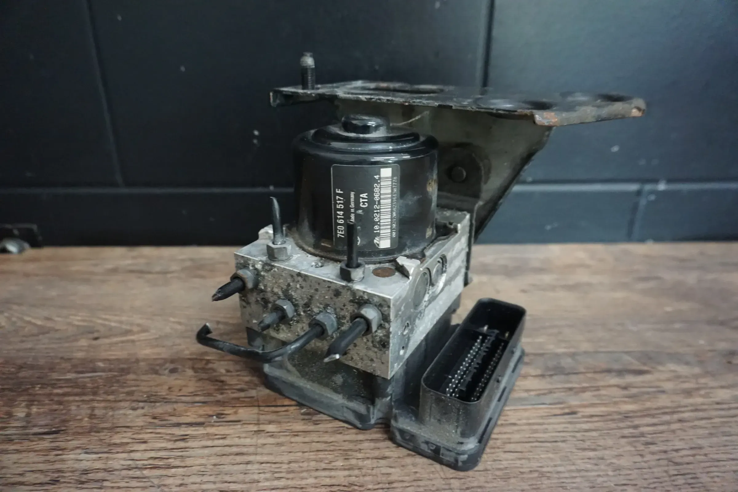 VW T5 ABS ESP Steuerteil Pumpe 7E0907379H 7E0614517F Block 4 Motion - Bild 1