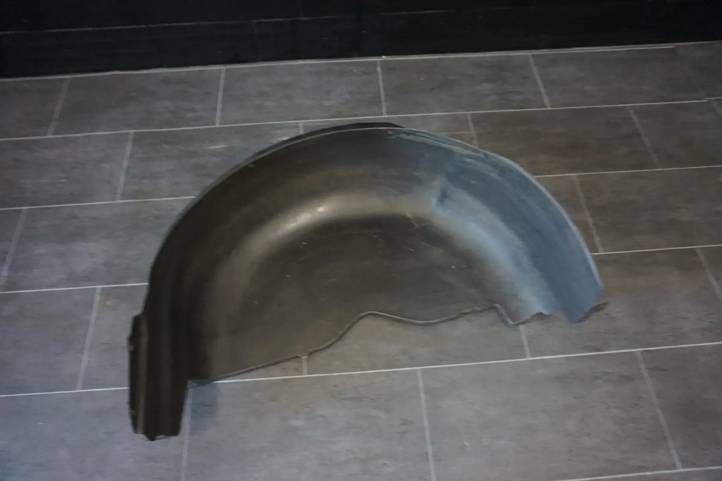 VW T5 / RADHAUSSCHALE RADHAUS SCHALE ABDECKUNG / vorne rechts / 7H0809962B - Bild 1