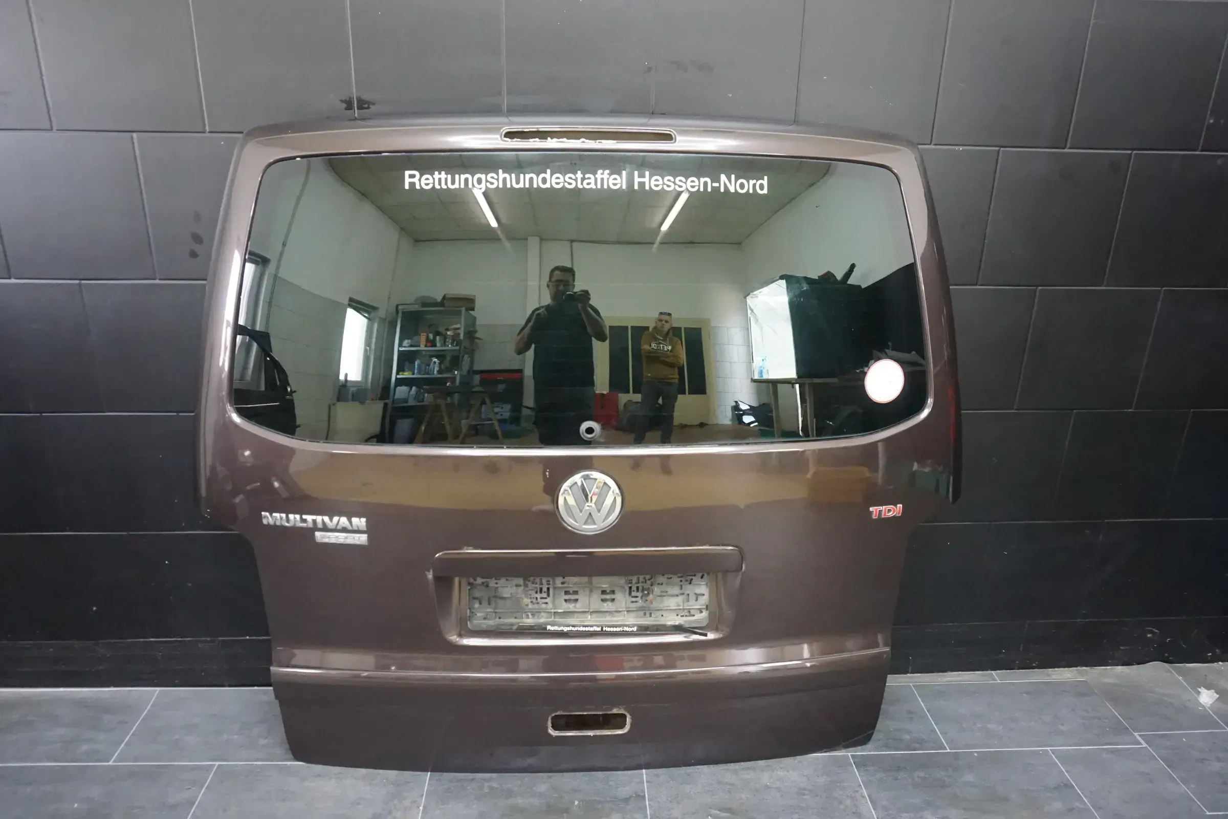 VW T5 Multivan Kofferraumklappe Heckklappe Schwarz Scheibe LB4V 2006 - Bild 1