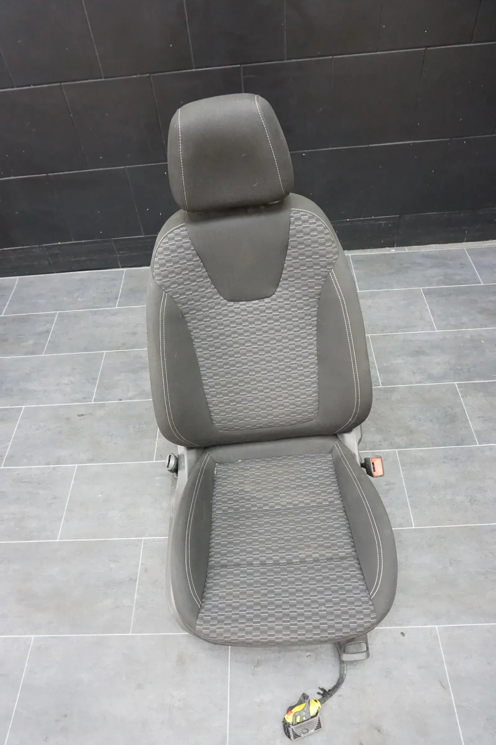 Opel Astra K Sitz vorn rechts Beifahrersitz Stoff Heizung Autositz OEM Stoffsitz - Bild 1