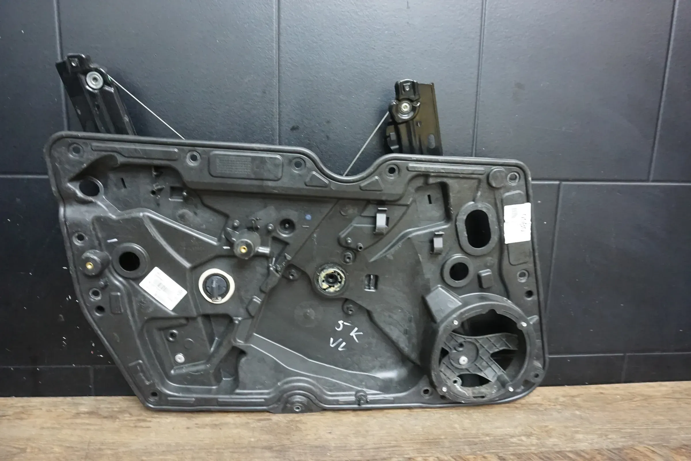 Platte Halter Träger Fensterheber (tür vorn) Links 5K0837755G VW Golf 2.0 GTI - Bild 1