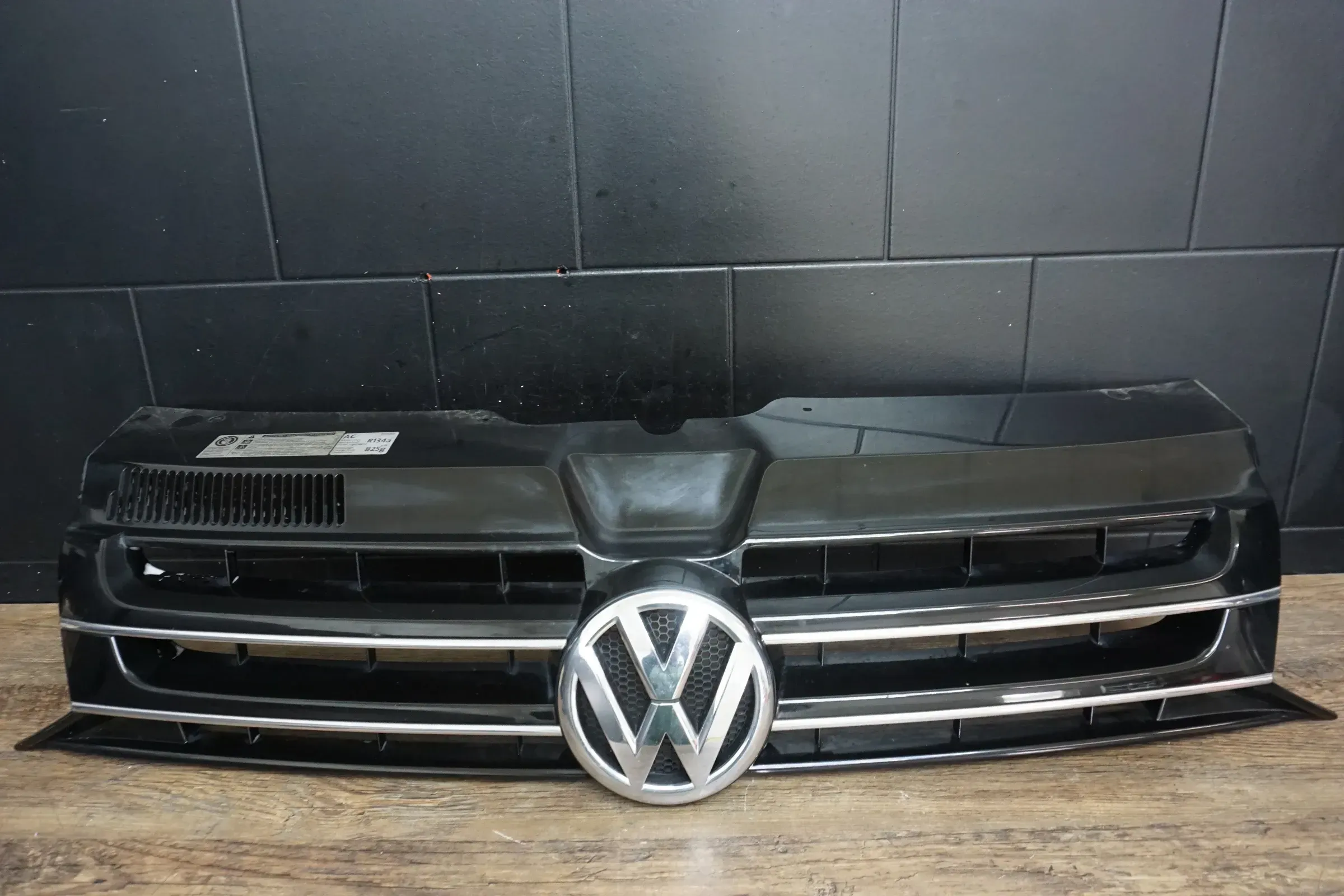 Orig Volkswagen T5 Facelift Multivan Kühlergrill Grill Stern 7E5853651D LC9Z - Bild 1