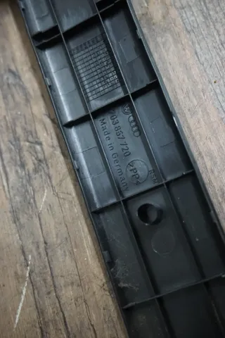 VW T4 Gurtabdeckung Verkleidung Abdeckung Gurtführung rechts 703857718 703857720 - Bild 4
