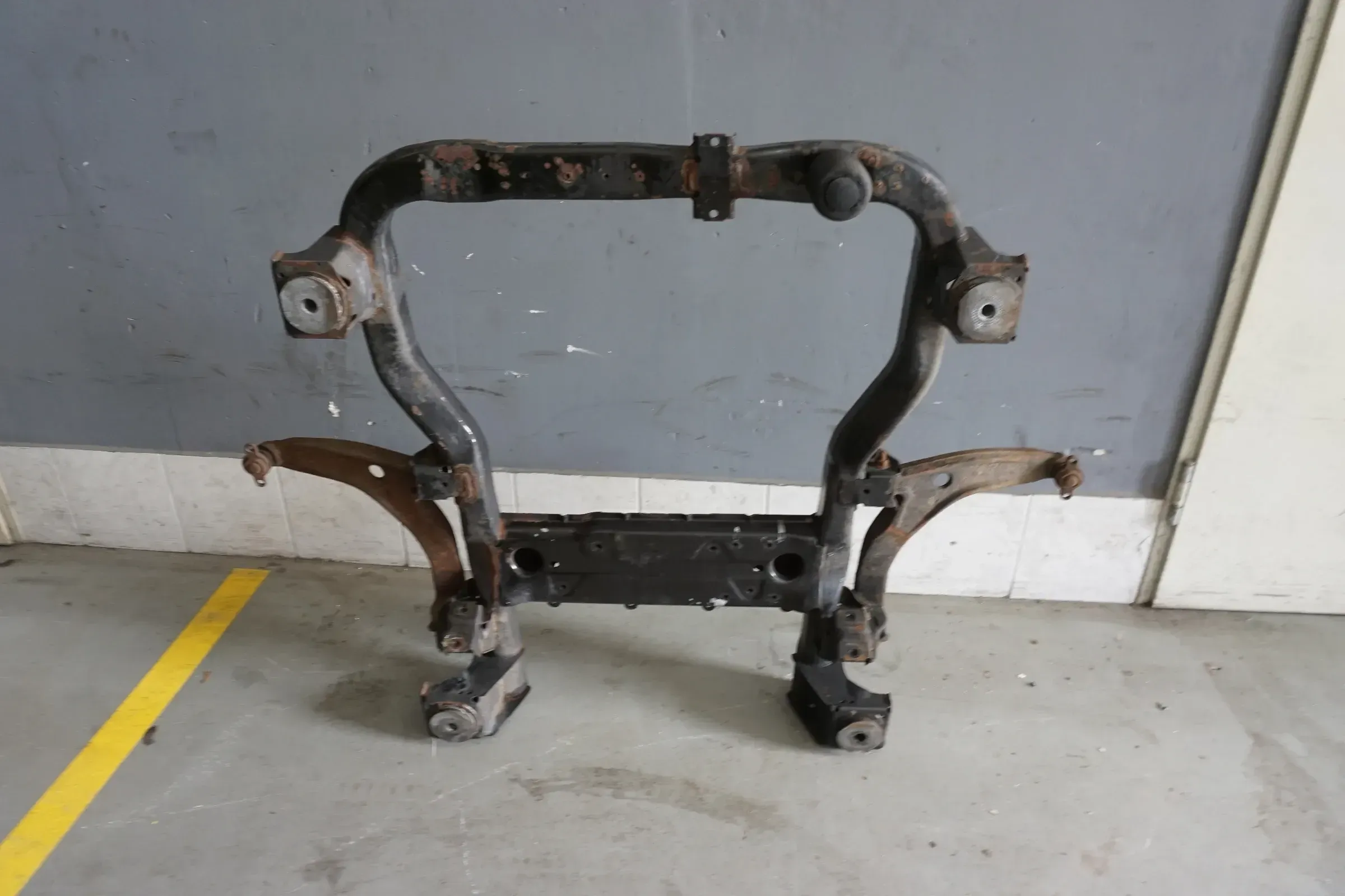 VW T5 Caravelle Original Vorderachse Achsträger Achse vorne Aggregateträger - Bild 1