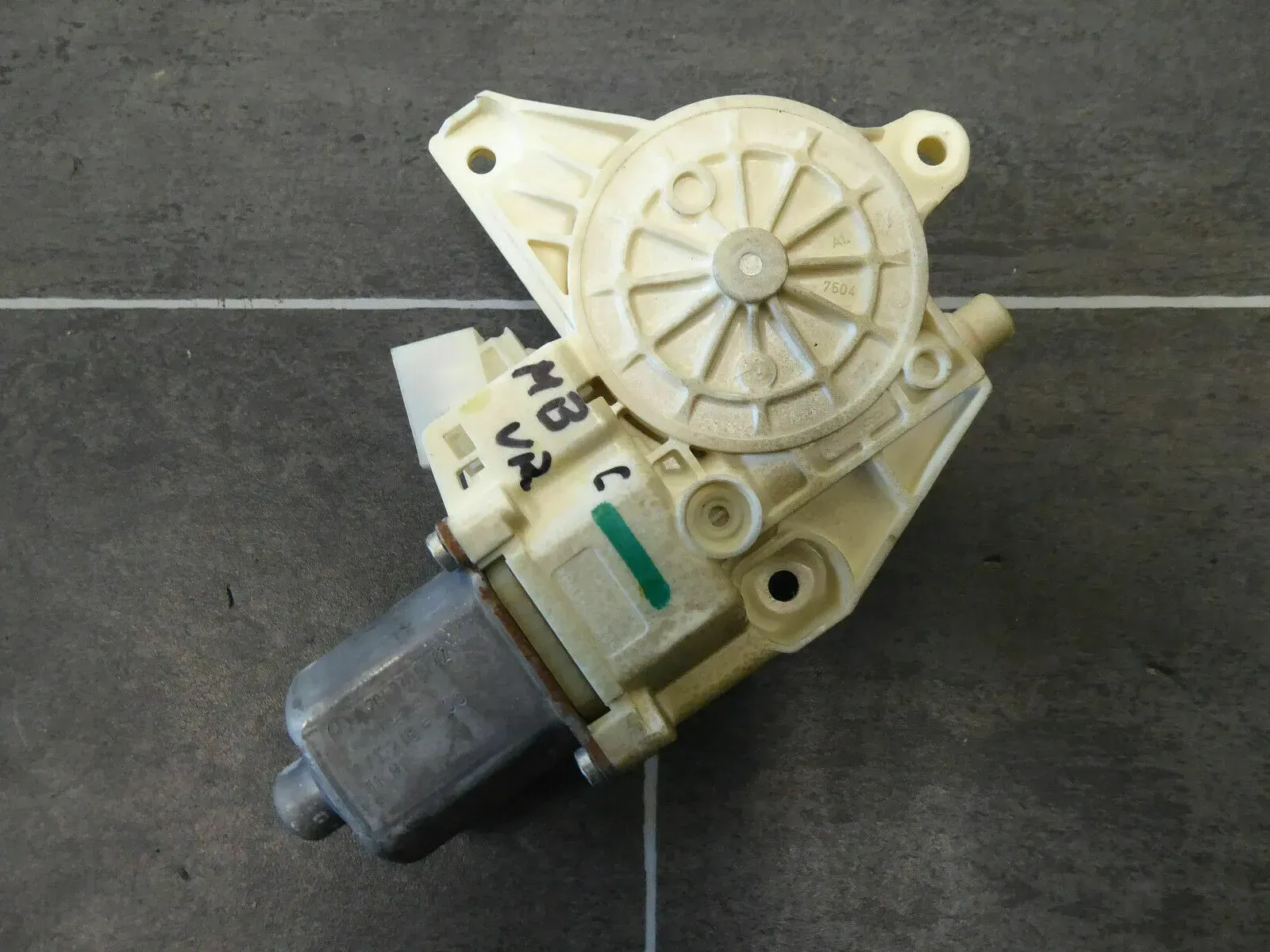 Fensterhebermotor Rechts Vorne für Mercedes W204 S204 C200 Kombi a2048200242 - Bild 1