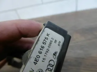 Audi A8/S8 4E D3 Beschleunigungssensor Luftfederdämpfer 4E0616576K - Bild 2