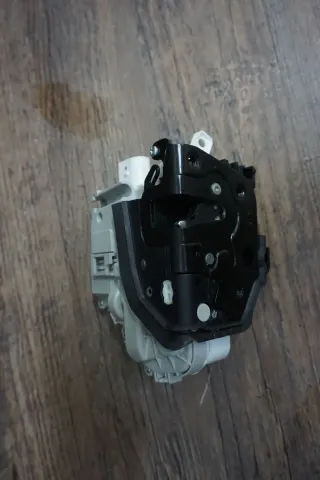 AUDI A4 S4 B9 8W Türschloss ZV Türverriegelung vorne links Fahrertür 8X1837015B - Bild 2