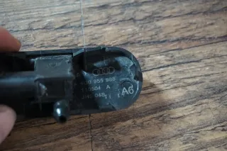 Audi A4 B8 8K A5 8T Scheibenwaschdüse rechts Spritzdüse beheizbar 8T0955988 - Bild 2