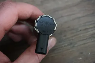 Steuerventil Nockenwellenverstellung für Audi A4 VW Golf 7 Skoda Seat 06K115243A - Bild 2
