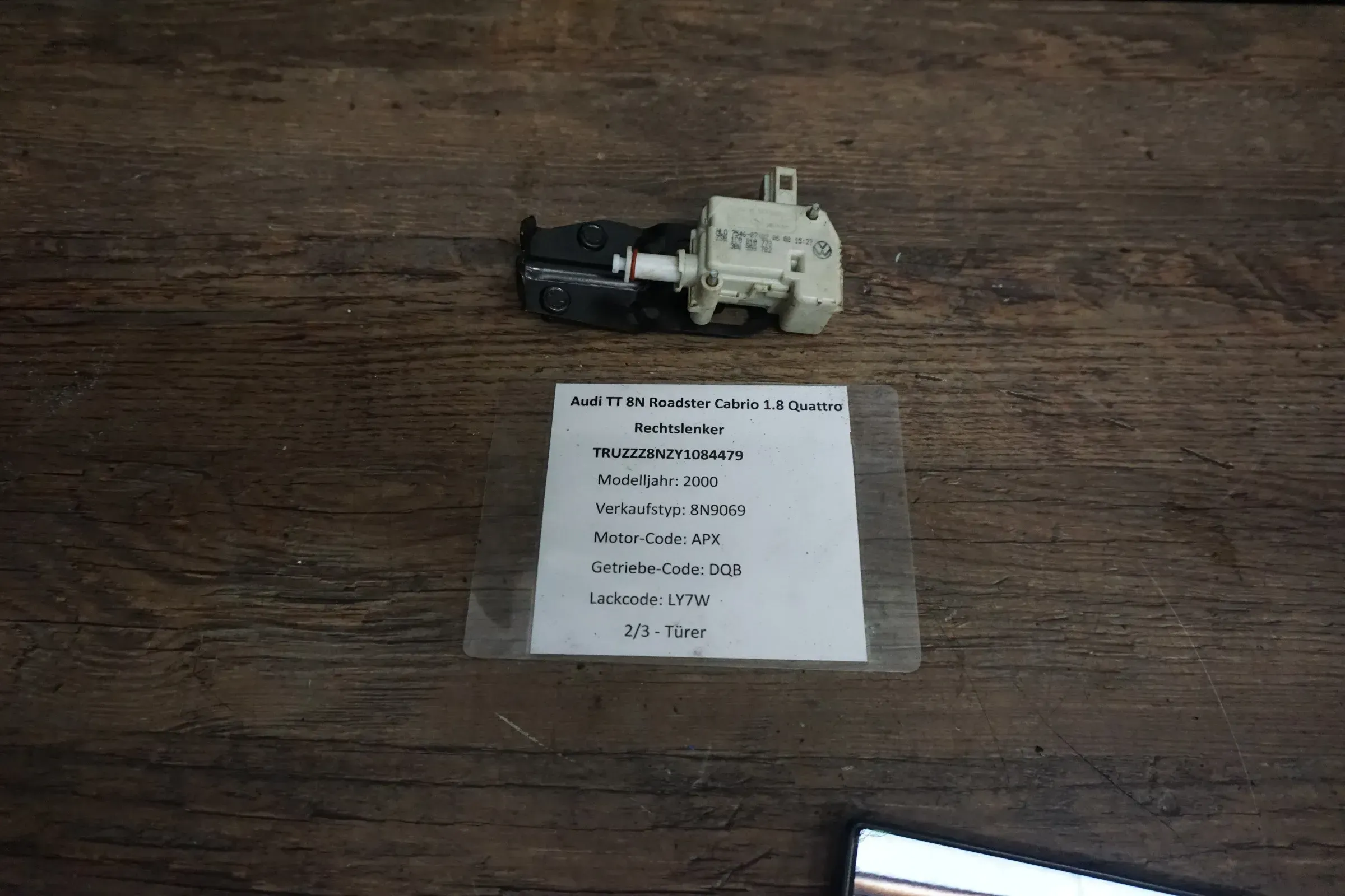 Audi TT TTS TTRS 8N 8J Phaeton Stellmotor Tankklappe 3B0959782 1C0810773 - Bild 1