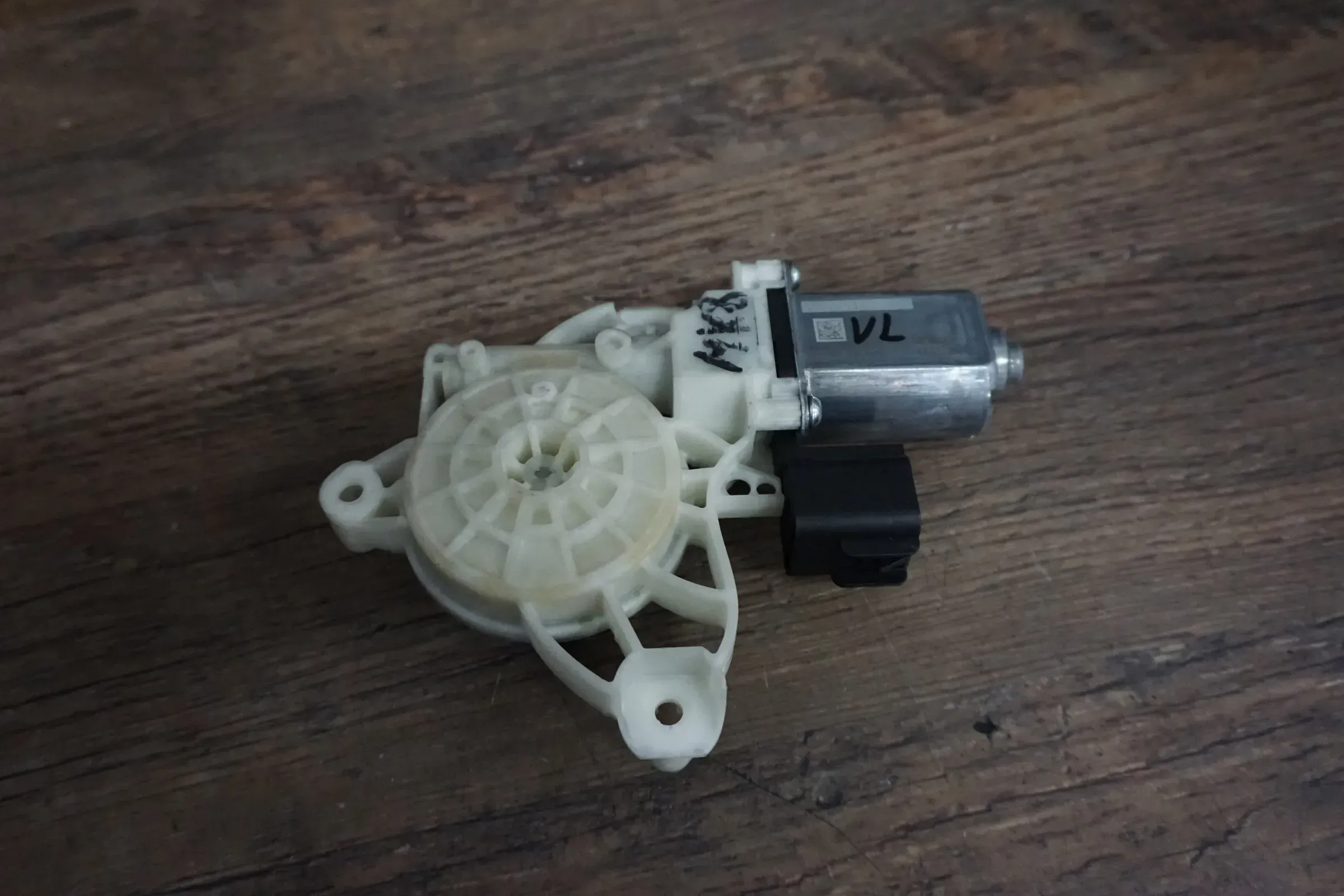 FORD FIESTA VIII A75654-111 Fensterhebermotor vorne links 1.00 Petrol 16034672 - Bild 1
