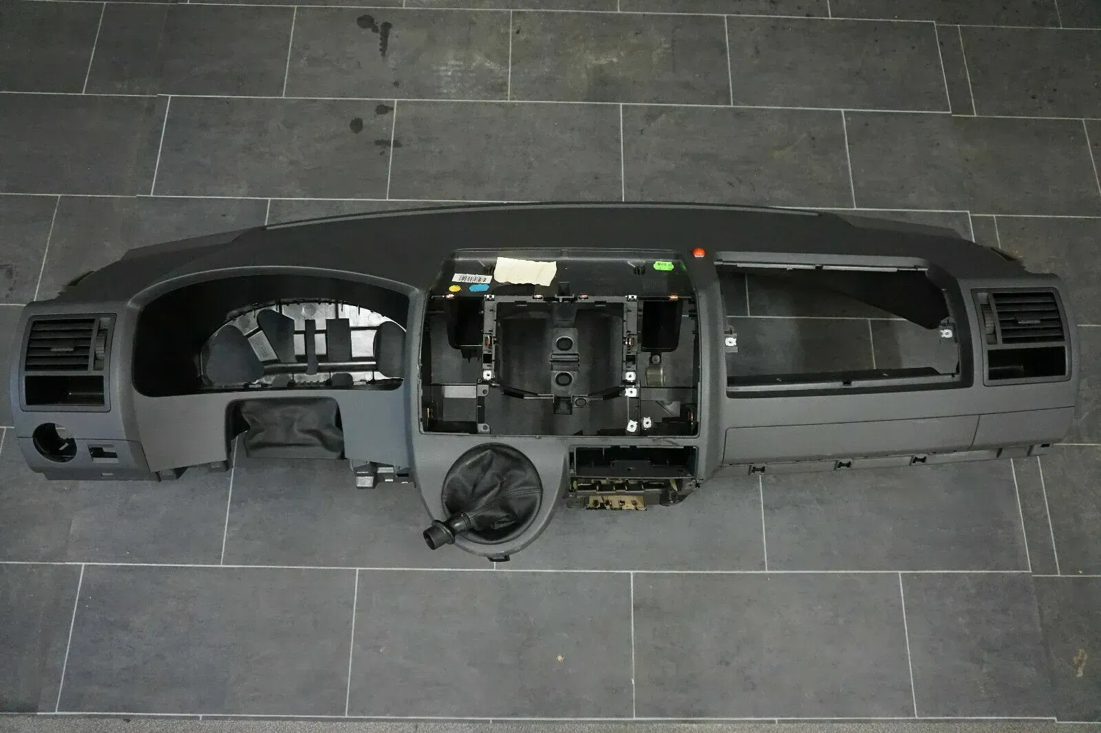 VW Bus T5 Multivan Armaturenbrett Schalttafel Instrumententafel 7H5857003B - Bild 1