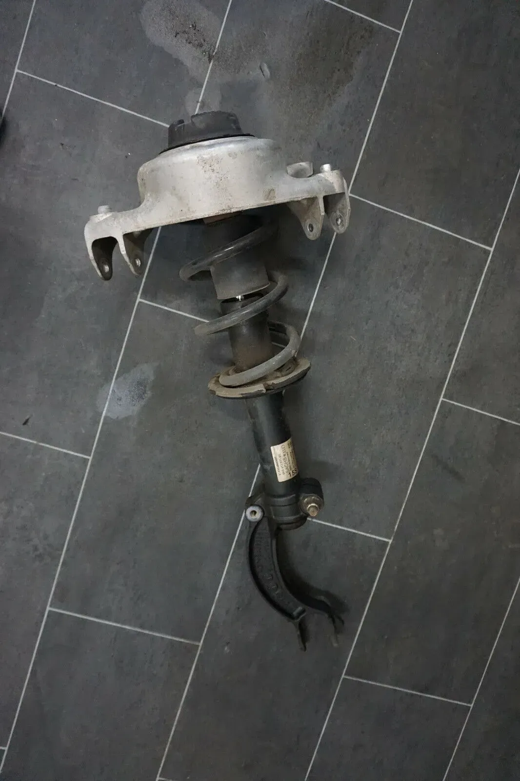 Audi A5 8T Federbein Stoßdämpfer Stossdämpfer vorne links 8K0413031BE - Bild 1