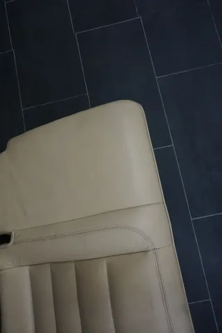 VW Touareg 7L Rücksitzbank Unten Unterteil beige Hinten Rechts Sitzbank - Bild 2
