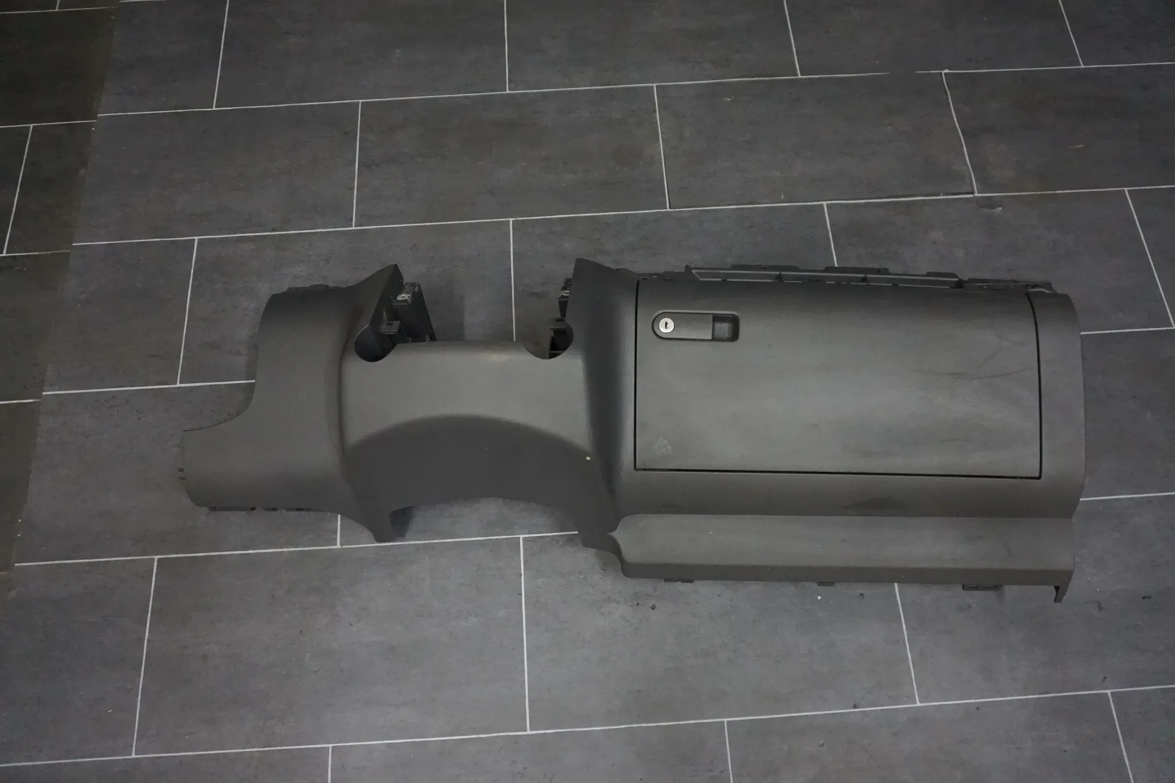 Original VW Touareg 7L Handschuhfach Konsole Schwarz Anthrazit 7L6858904 - Bild 1