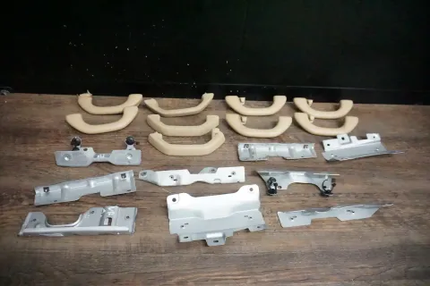 Background image for Haltegriffe VW T5 Multivan Komplett Set Beifahrer Griffe Halter Angstgriff beige