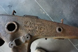 Achsschenkel VW T5 GP 2,0 TDI Radlagergehäuse hinten links 7H0501413D Original - Bild 5