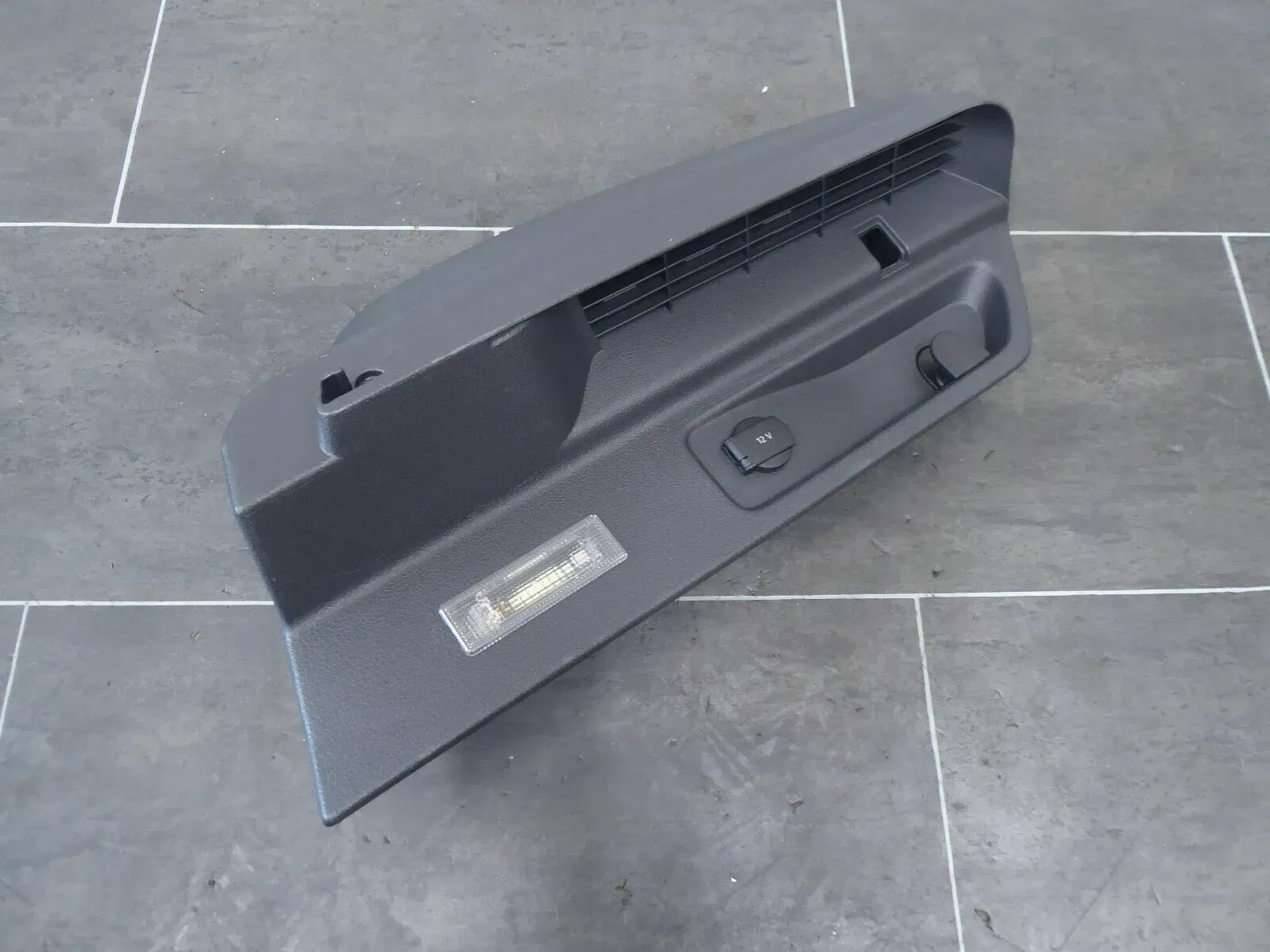 VW Scirocco 3 Verkleidung Auflage Hutablage Titanschwarz Rechts 1K8867762B - Bild 1