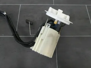 Mercedes W204 C-Kla. C220 CDI 350CDI A2044700694 Kraftstoffpumpe Tank Pumpe - Bild 3