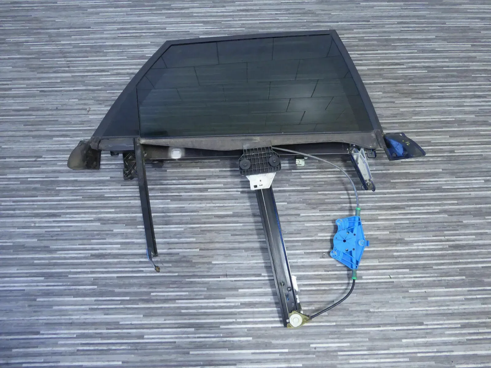 Audi A4 Avant 8E Fensterramen mit Scheibe Fensterheber hinten rechts 8E0839462C - Bild 1