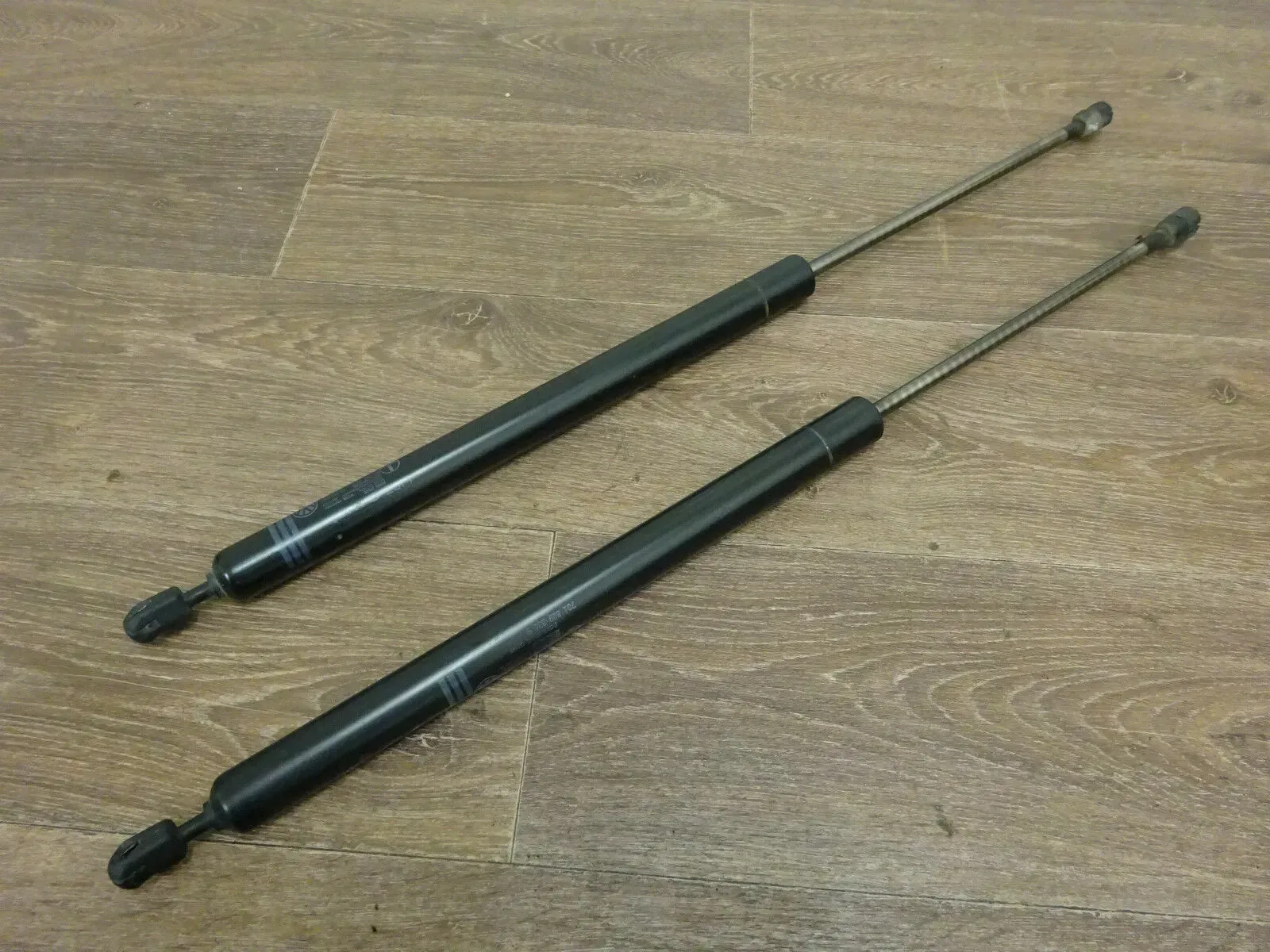 Original VW T4 Heckklappe Heck Klappe Dämpfer Lift 701829331S 3 Striche 2 Stück - Bild 1