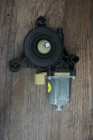 Audi A3 RS3 VW Tiguan Skoda Octavia 5E Fensterhebermotor vorne links 5Q0959801B - Bild 2