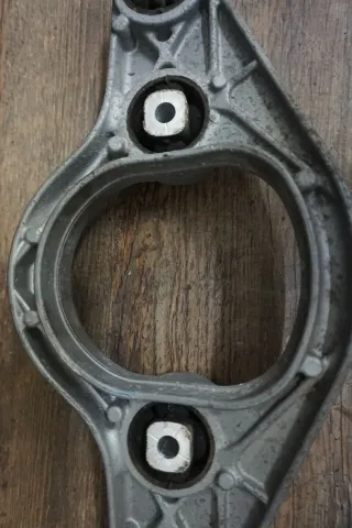 BMW M1 F87 M3 F80 M4 F82 F83 Adapter Halterung Vorn Hinterachse 2284774 - Bild 4