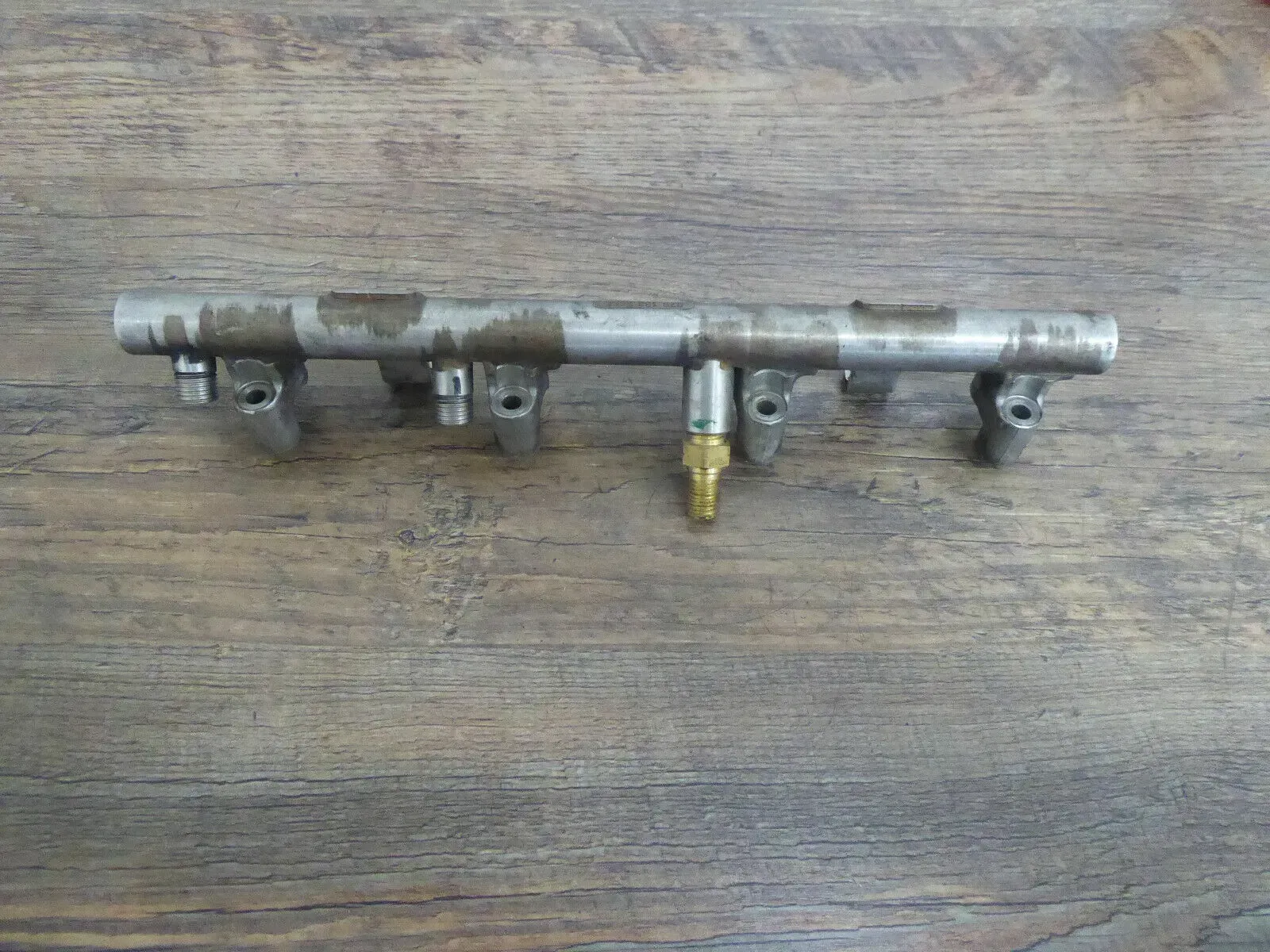Audi A8 4E A6 4F VW Touareg 4.2L V8 FSI rechts Kraftstoffverteiler 079133316E - Bild 1