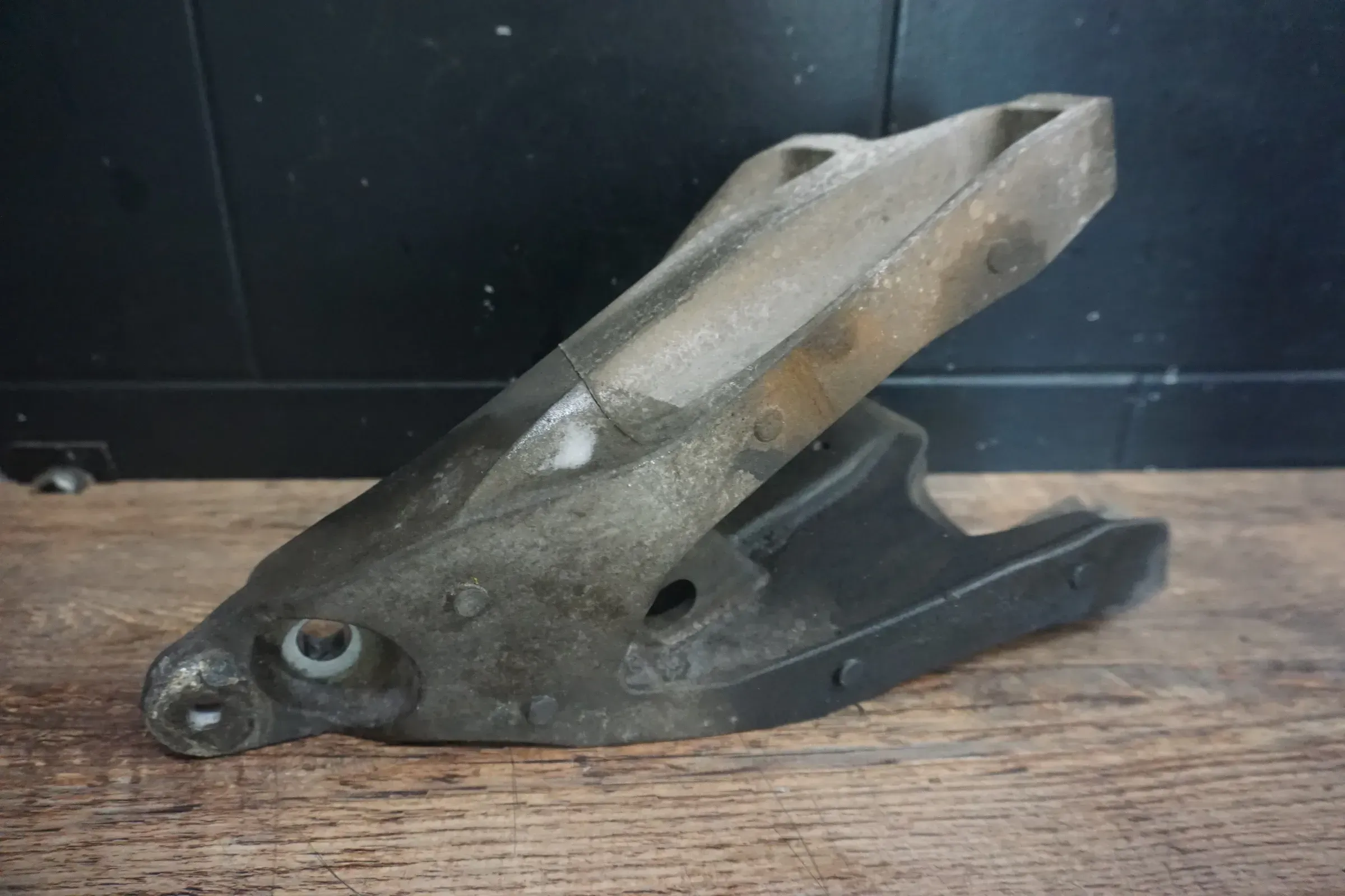 VW T6 2.0 BiTDI CXEB Motoorhalter Stütze hinten Abstützung DSG 7E0199370J - Bild 1