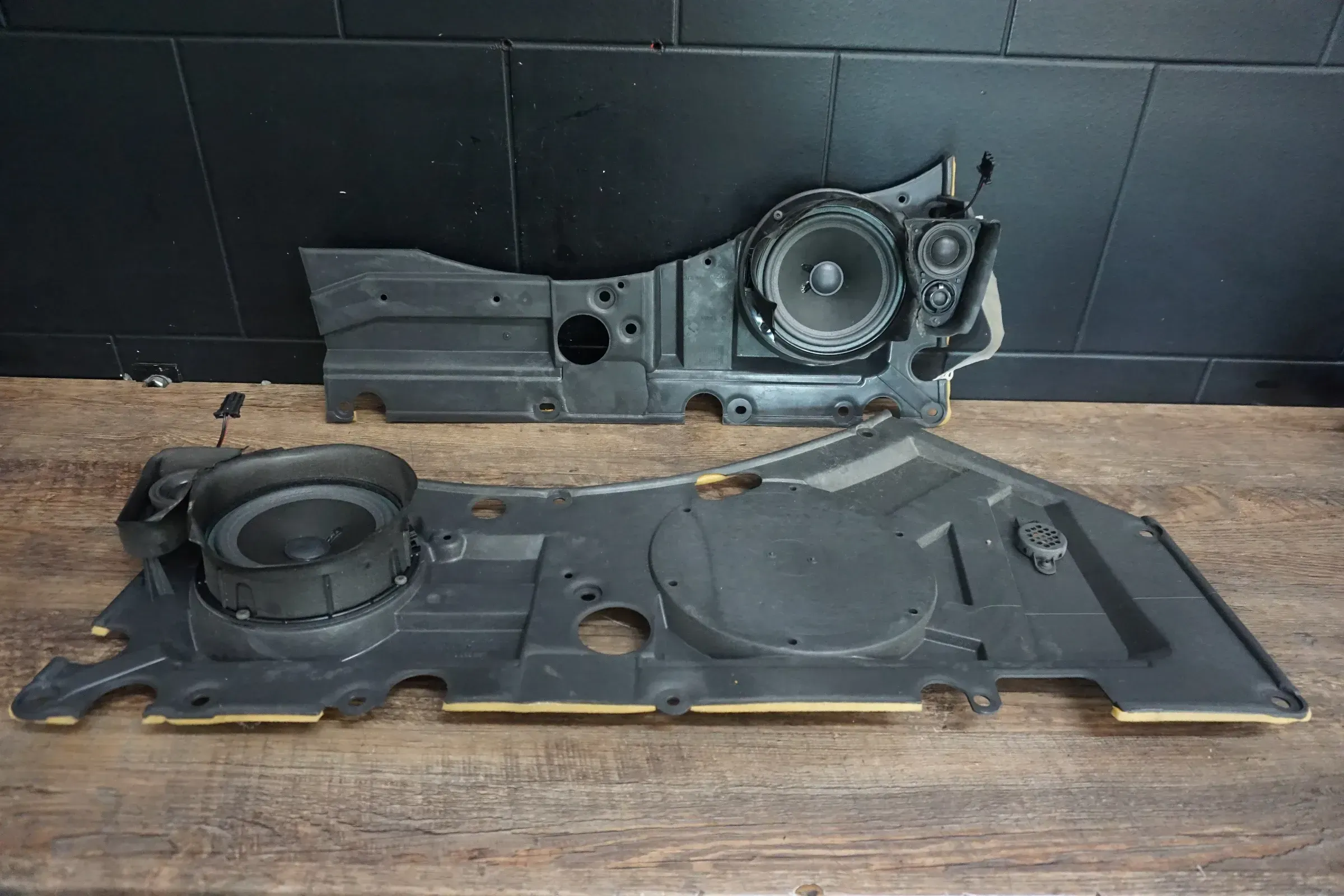 VW T5 Multivan GP Lautsprecher Halterung hinten links rechts 7H0035241B - Bild 1