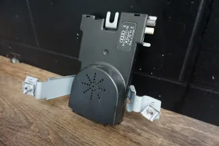 Audi A3 8P Sportback Radio Antenne Antennenverstärker Steuergerät 8P4035225D - Bild 3