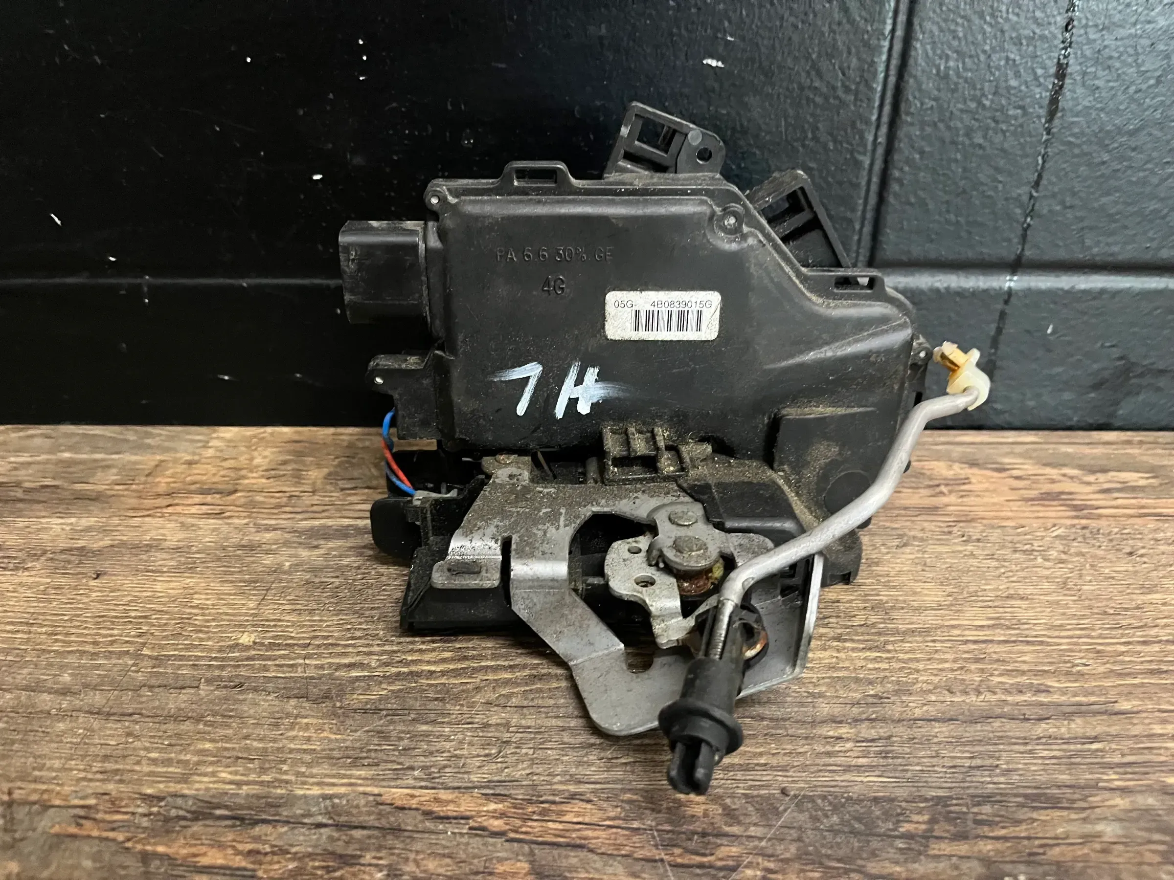 Audi A6 S6 4B C5 Türschloß Türverriegelung hinten links 4B0839015B 4B0839015G - Bild 1