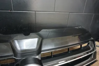 Orig Volkswagen T5 Facelift Multivan Kühlergrill Grill Stern 7E5853651D LC9Z - Bild 6
