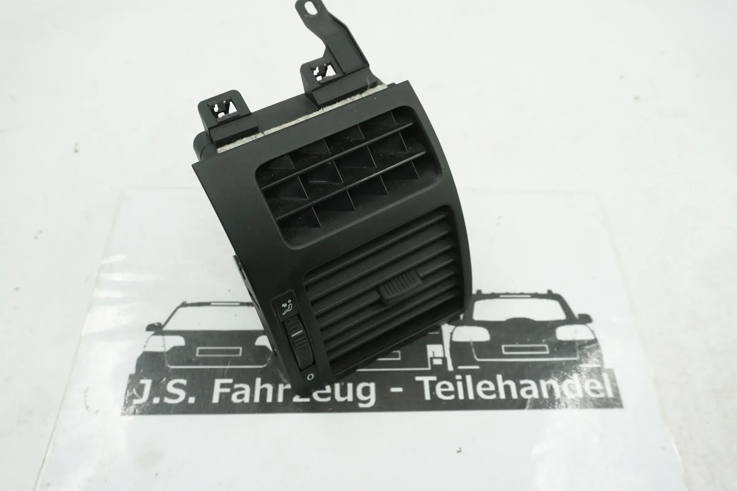 VW Touran 1T Lufteinlass Lüftungsgitter Luftdusche Verkleidung Rechts 1T0819704B - Bild 1
