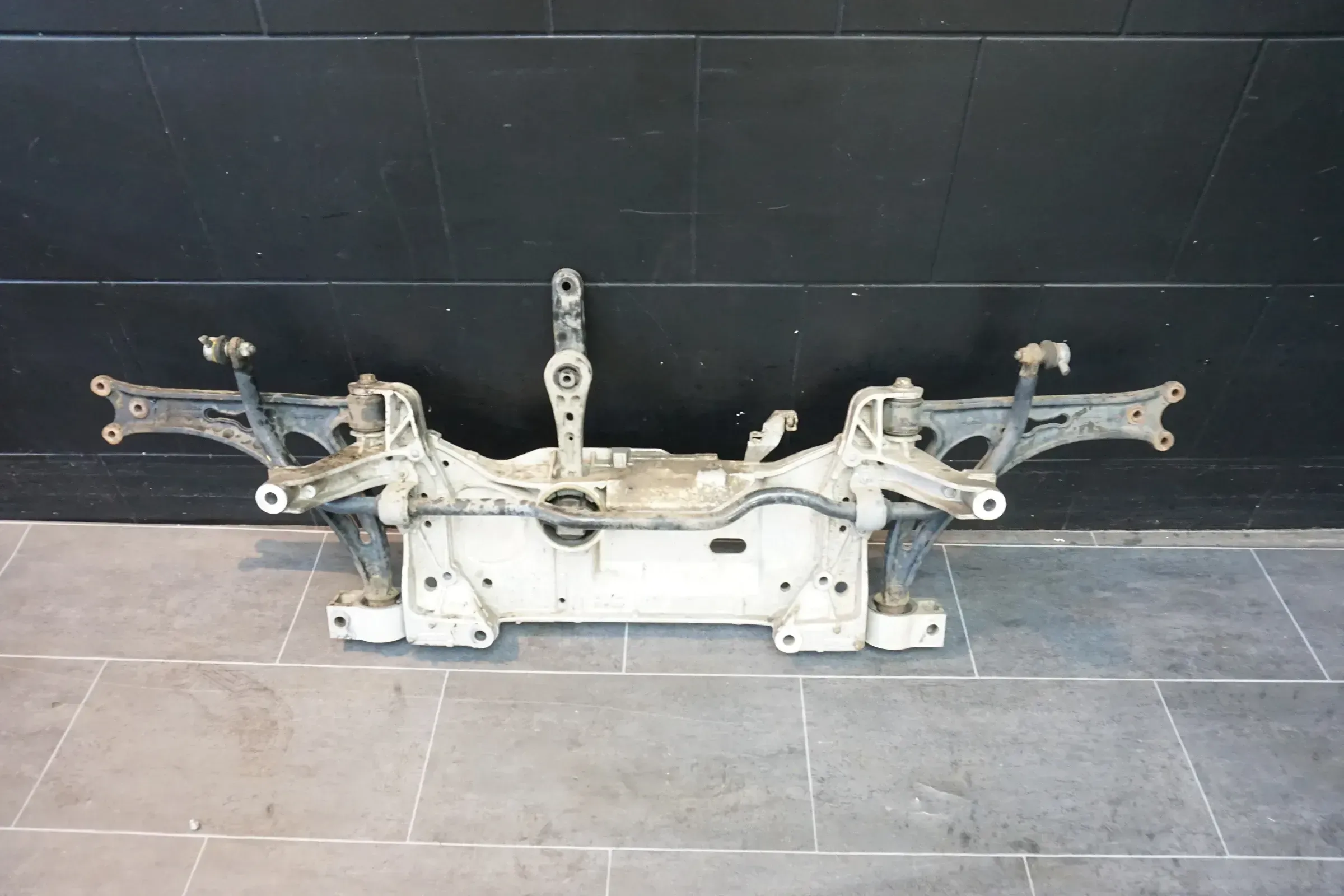 Achsträger Achsträger Audi A3 8P VW Golf 5 Touran Träger Vorderachse 1K0199369F - Bild 1