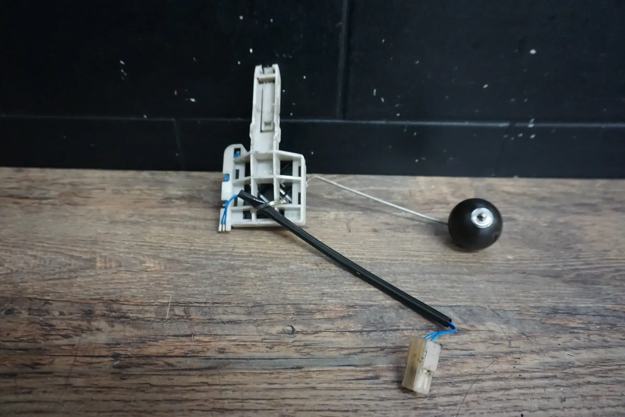 VW Touareg Porsche Cayenne 3,0TDI Tankgeber Tankeinheit 7L0919673F - Bild 1