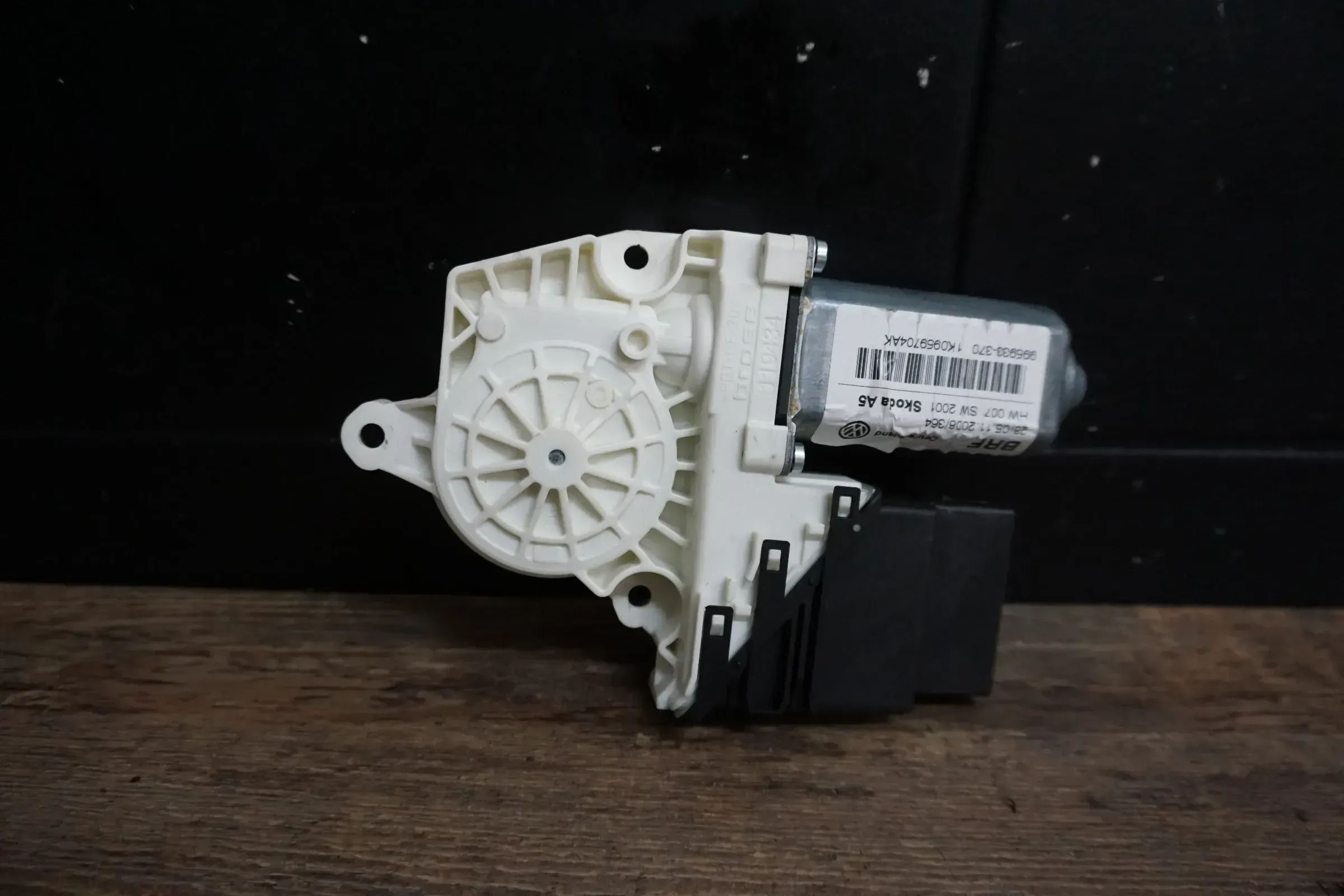 VW Touran Skoda Octavia Fensterheber Fensterhebermotor hinten rechts 1K0959704AK - Bild 1