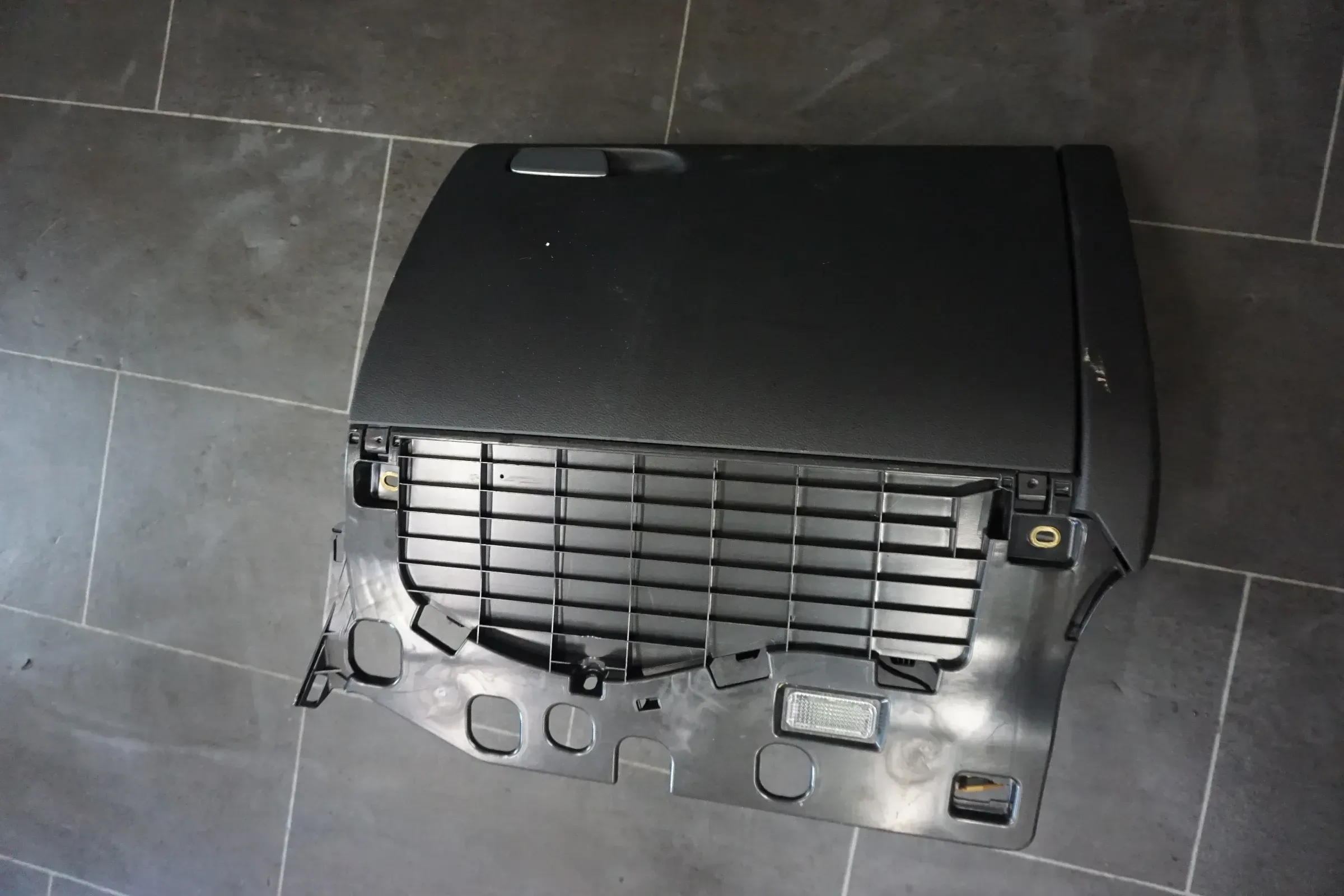 Audi A5 8T A4 8K Ablagefach Handschuhfach schwarz 8K1857035  Schreiben Sie di - Bild 1