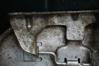 Tankklappe Tankdeckel silber LY7W 8D5809905 8D0010139D Audi A4 B5 Avant 1999 - Bild 3