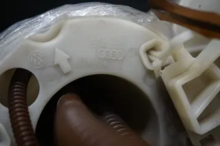 Audi A8 S8 4E D3 Kraftstoffpumpe Benzinpumpe Kraftstoff Fördermodul 4E0919087 - Bild 5