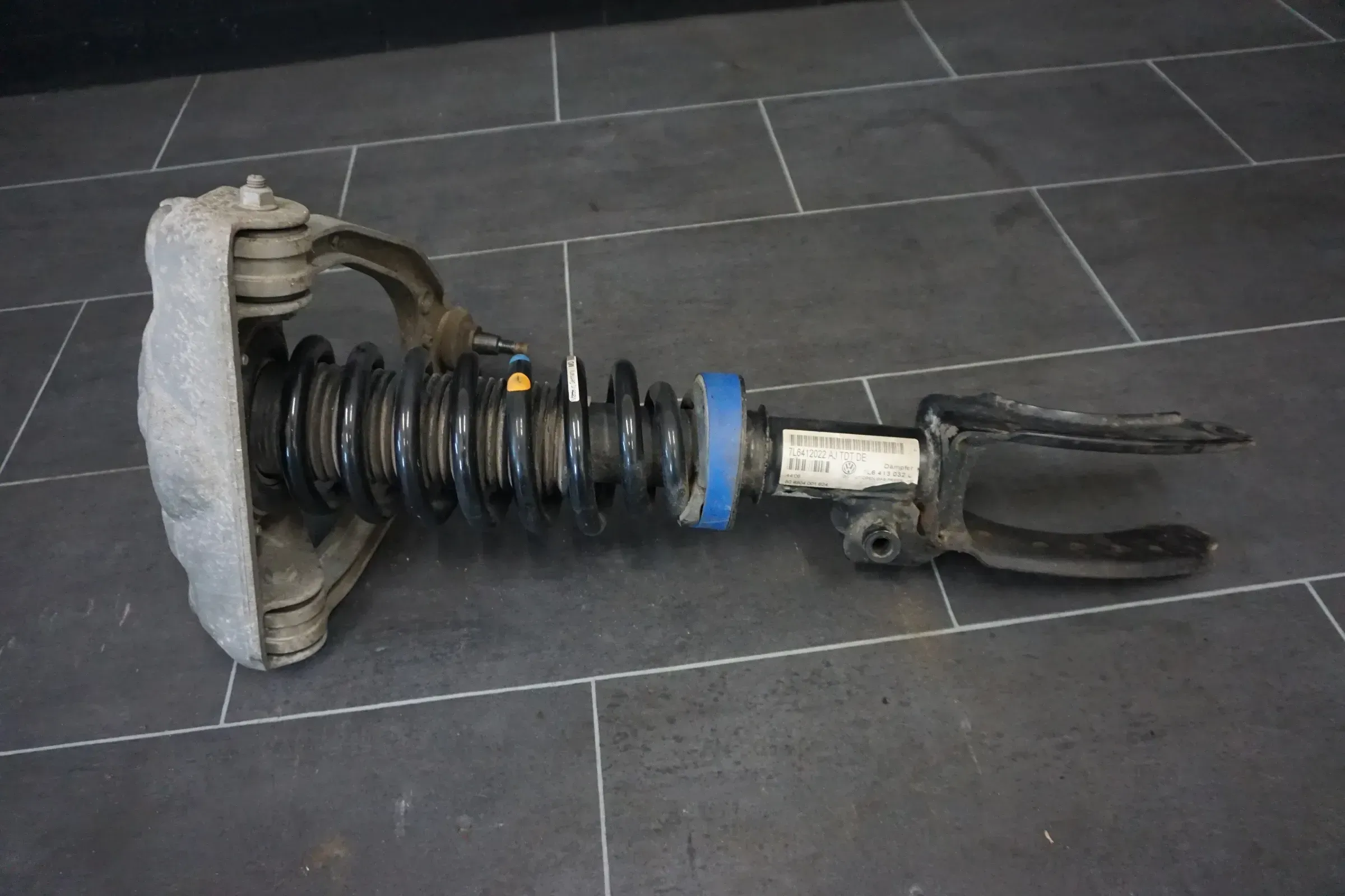 Stoßdämpfer Links Vorne VW 7L6413031L 7L6412021AJ 7L Touareg 3.0 V6 TDI DPF - Bild 1
